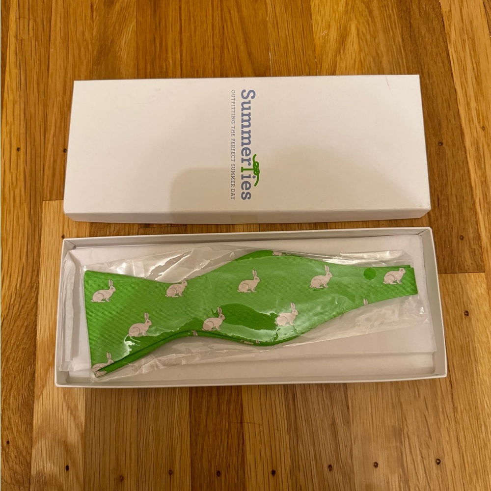 SummerTies Green Bow Tie with Bunny Print